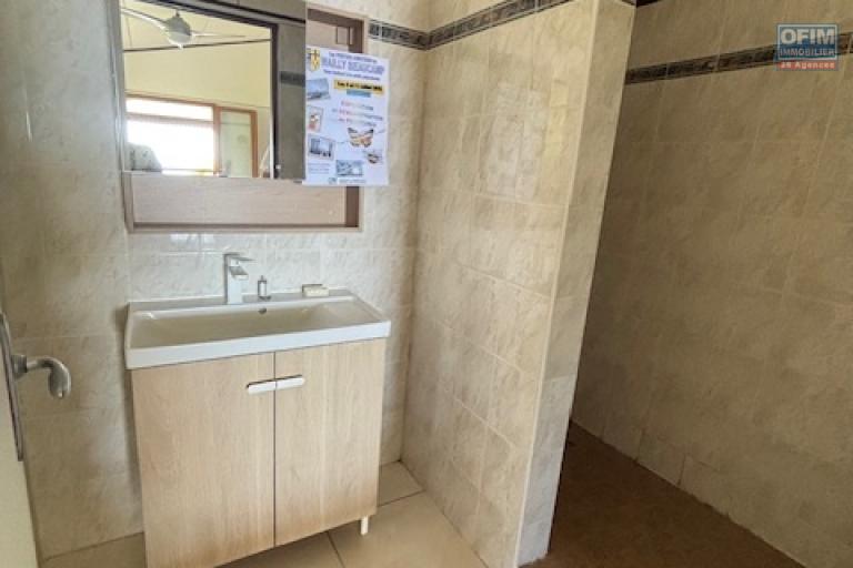 En vente spacieuse villa T7/8 à St Denis-La Montagne, au calme d'une impasse .