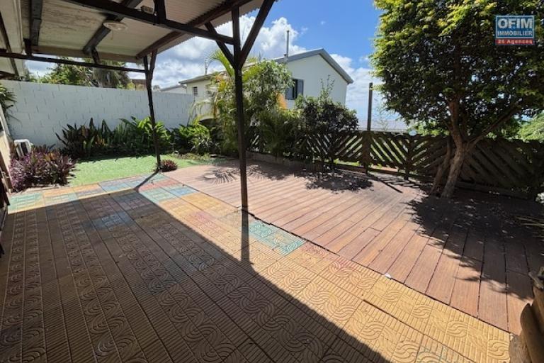 En vente spacieuse villa T7/8 à St Denis-La Montagne, au calme d'une impasse .