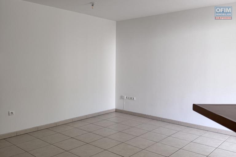 A louer bel appartement F2 sur la r&eacute;sidence COQUELICOTS 1 &agrave; Sainte Clotilde.