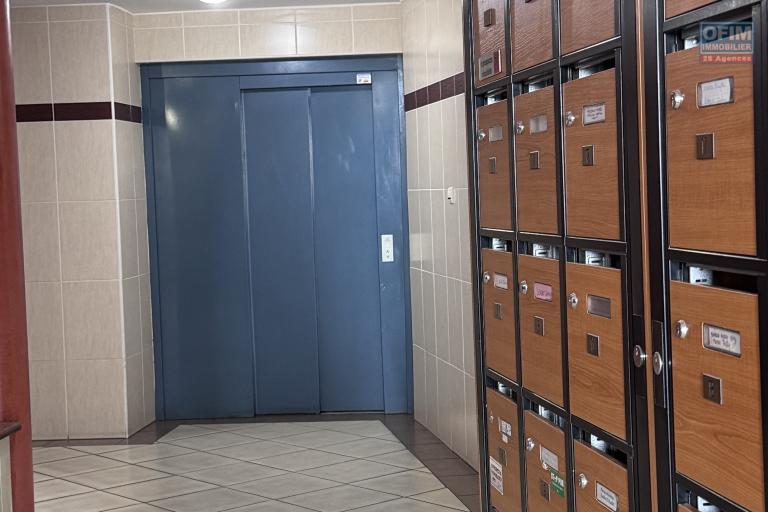 A louer bel appartement F2 sur la r&eacute;sidence COQUELICOTS 1 &agrave; Sainte Clotilde.