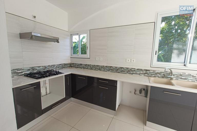 A louer Appartement T4 en duplex avec grande Terrasse à Sainte-Anne