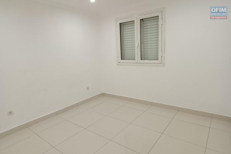 A louer Appartement T4 en duplex avec grande Terrasse à Sainte-Anne