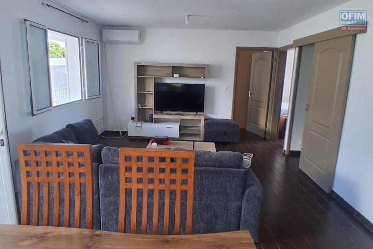 A LOUER Appartement MEUBL&Eacute; de type F3 sur l'EPERON &agrave; SAINT-GILLES LES HAUTS