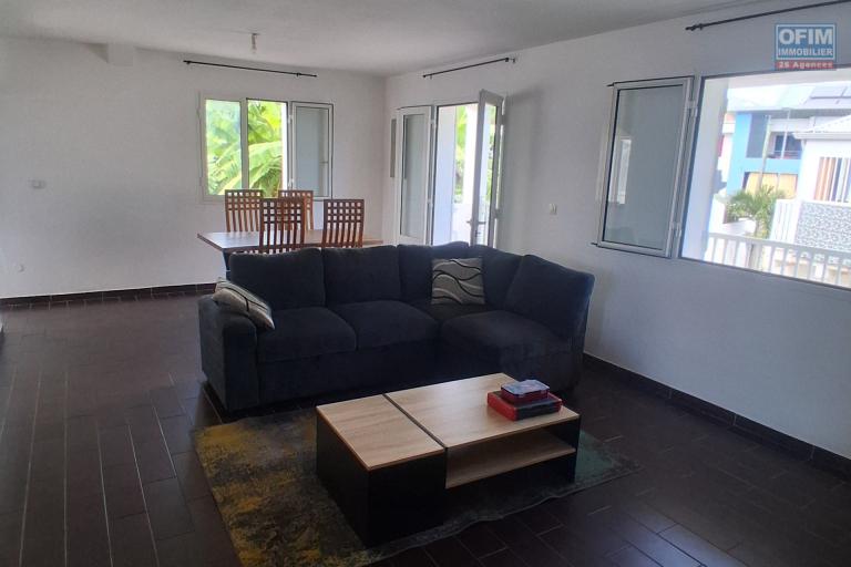 A LOUER Appartement MEUBLÉ de type F3 sur l'EPERON à SAINT-GILLES LES HAUTS