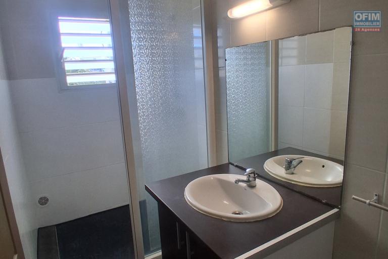 A LOUER Appartement MEUBLÉ de type F3 sur l'EPERON à SAINT-GILLES LES HAUTS