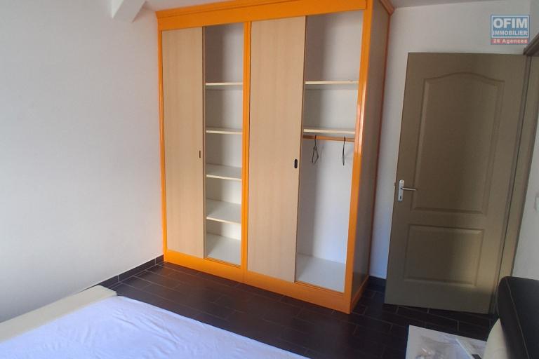 A LOUER Appartement MEUBLÉ de type F3 sur l'EPERON à SAINT-GILLES LES HAUTS