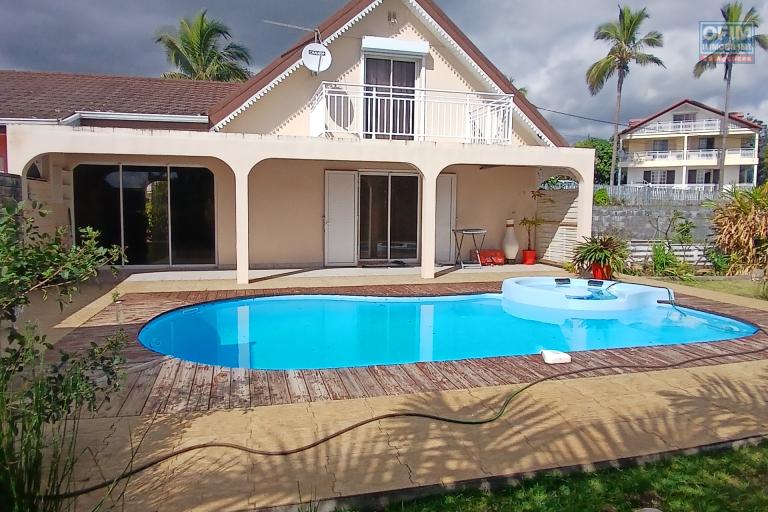A LOUER superbe maison de type F5 avec PISCINE &agrave; SAINT-GILLES LES HAUTS