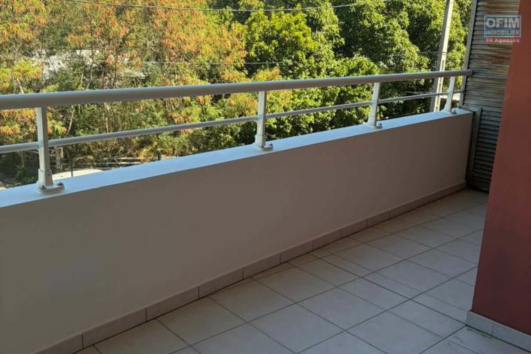 A vendre - Appartement T3 de 51 m2 avec varangue parking fermé-Secteur Sainte-Clotilde