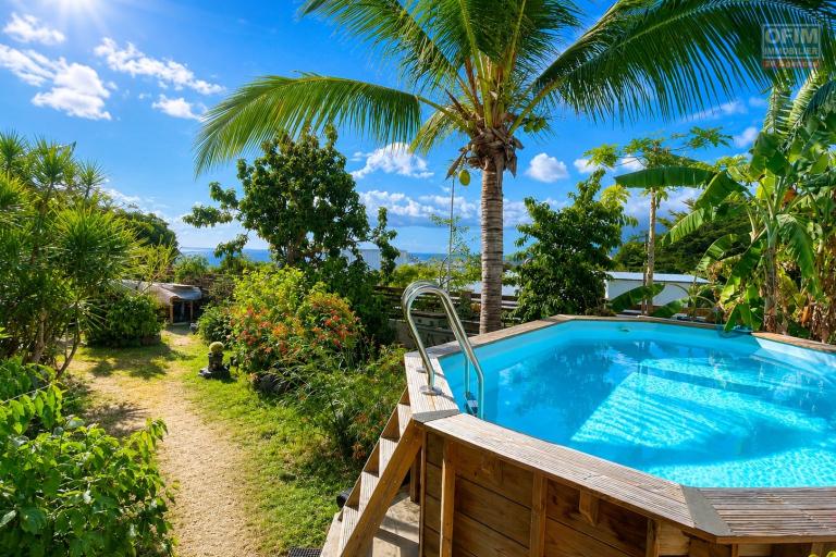 &Agrave; VENDRE &Agrave; PLATEAU CAILLOU &ndash; MAISON FAMILIALE F4 AVEC STUDIO IND&Eacute;PENDANT, VUE MER ET MONTAGNE - Piscine