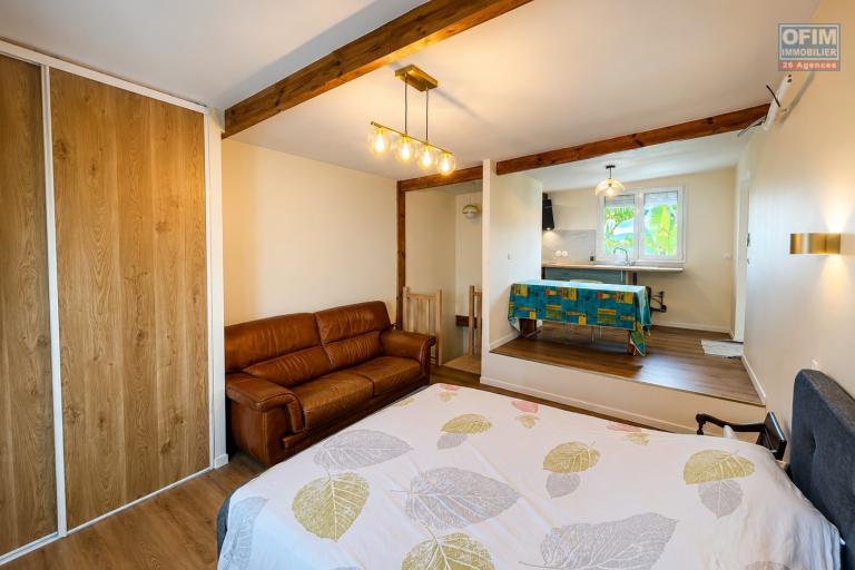&Agrave; VENDRE &Agrave; PLATEAU CAILLOU &ndash; MAISON FAMILIALE F4 AVEC STUDIO IND&Eacute;PENDANT, VUE MER ET MONTAGNE - Studio
