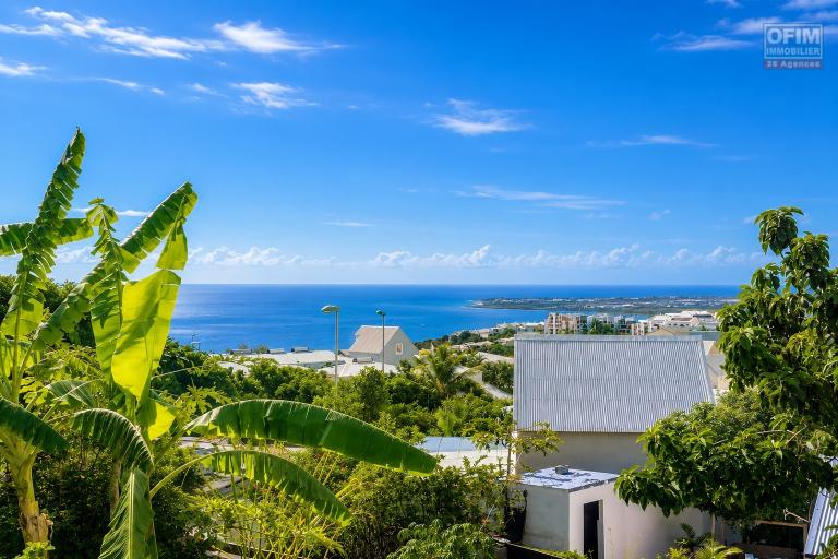 &Agrave; VENDRE &Agrave; PLATEAU CAILLOU &ndash; MAISON FAMILIALE F4 AVEC STUDIO IND&Eacute;PENDANT, VUE MER ET MONTAGNE - Vue mer