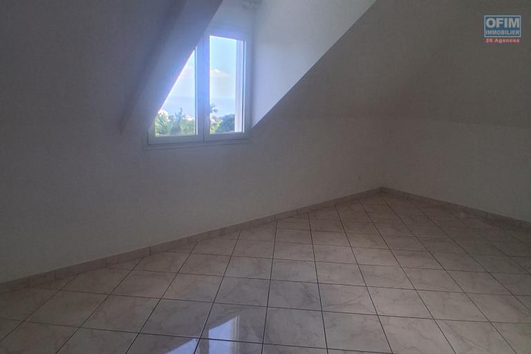 A VENDRE charmante maison de type F4 sur 634 m2 de terrain &agrave; SAINT-GILLES LES HAUTS