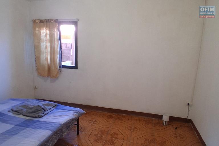 A LOUER spacieux appartement de type F2 à TROIS BASSINS