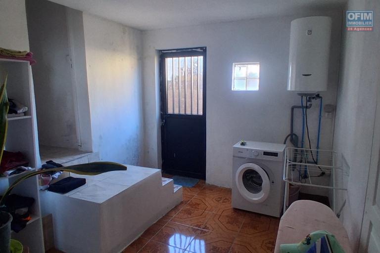 A LOUER spacieux appartement de type F2 à TROIS BASSINS