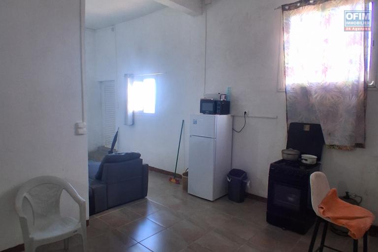 A LOUER spacieux appartement de type F2 à TROIS BASSINS
