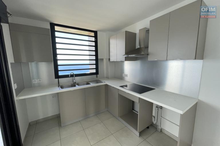 A louer &agrave; Saint Leu  appartement  T4 spacieux r&eacute;cent  avec vue mer