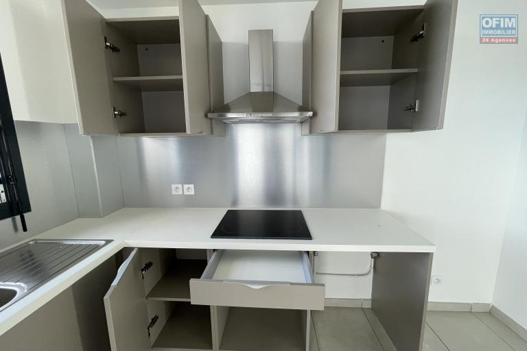A louer &agrave; Saint Leu  appartement  T4 spacieux r&eacute;cent  avec vue mer