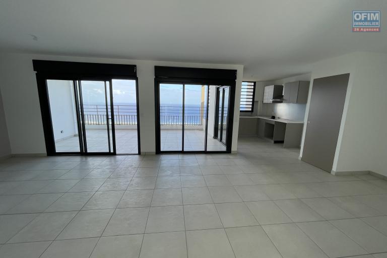 A louer &agrave; Saint Leu  appartement  T4 spacieux r&eacute;cent  avec vue mer
