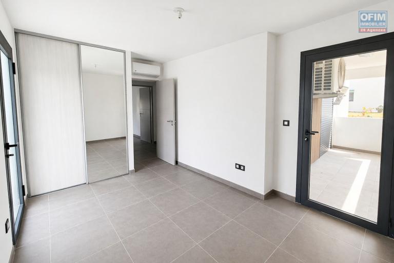 EXCEPTIONNEL  : A LOUER vaste appartement NEUF de type T4 &agrave; TROIS BASSINS LITTORAL