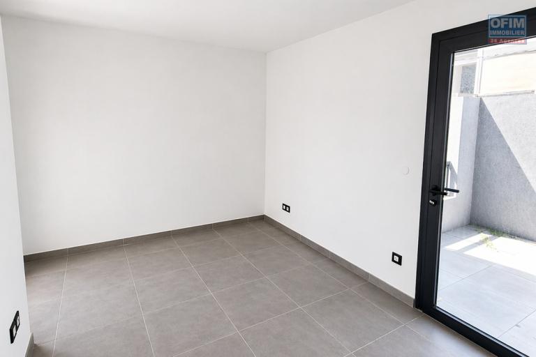 EXCEPTIONNEL  : A LOUER vaste appartement NEUF de type T4 &agrave; TROIS BASSINS LITTORAL