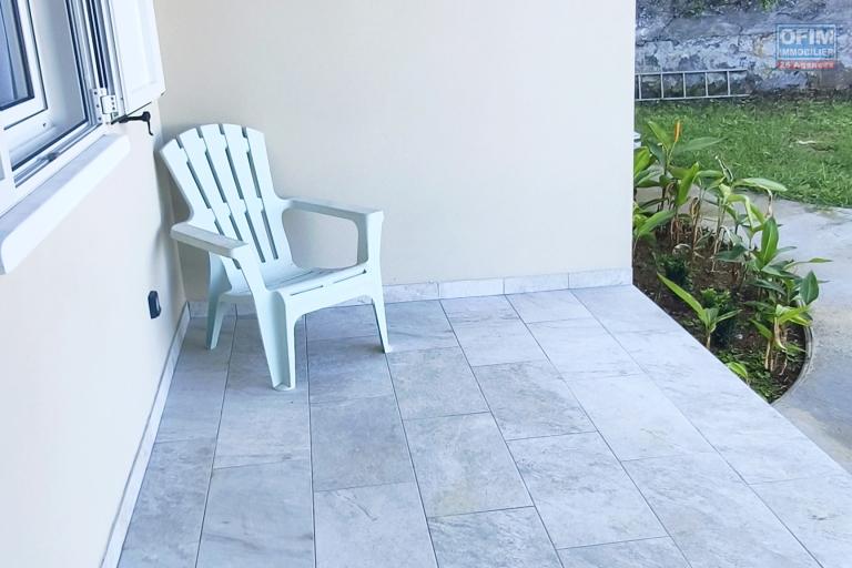 Bel appartement T2 de 34,22 m2 &agrave; Petite-Ile avec vue mer et montagne.