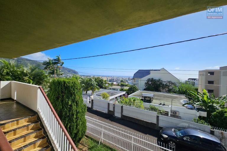 Maison familiale &agrave; Montgaillard avec vue mer de 111,6 m&sup2; habitables sur un terrain de 570 m&sup2;