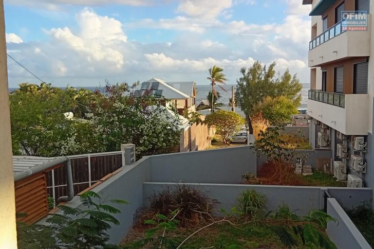 EXCEPTIONNEL  : A LOUER vaste appartement NEUF de type T4 &agrave; TROIS BASSINS LITTORAL