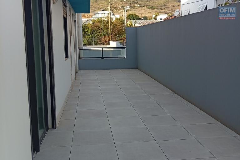 EXCEPTIONNEL  : A LOUER vaste appartement NEUF de type T4 &agrave; TROIS BASSINS LITTORAL