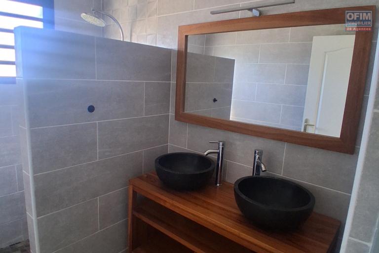 A LOUER Bel appartement F3 de 76,35 m2 sur SAINT-GILLES LES HAUTS à 900,00 euros !!!