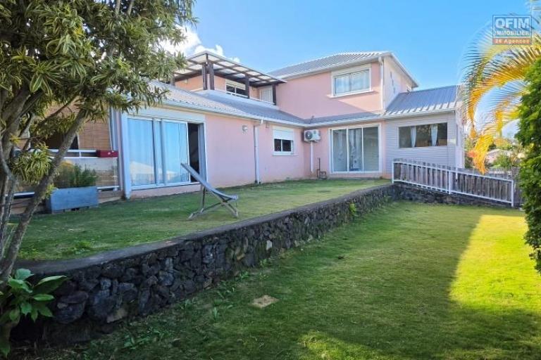 A louer sublime villa MEUBLE de type F7- prestations haut de gamme et environnement paisible