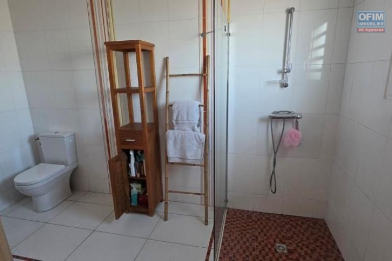 A louer sublime villa MEUBLE de type F7- prestations haut de gamme et environnement paisible