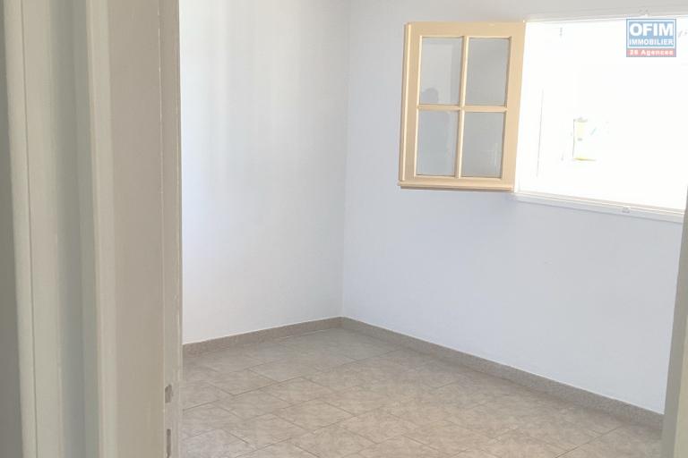 À LOUER – Maison Duplex F5 – Bagatelle