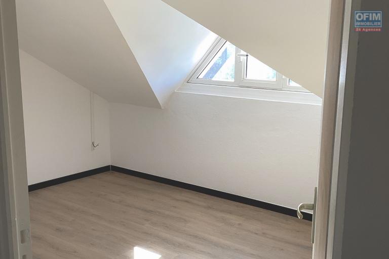 À LOUER – Maison Duplex F5 – Bagatelle