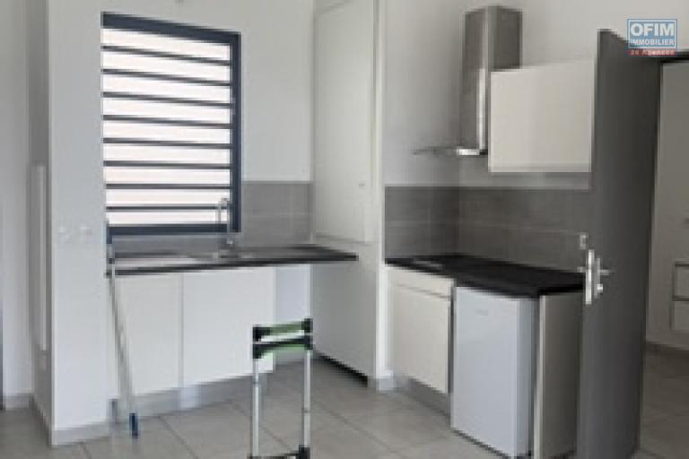 A louer bel appartement récent de type F2 sur la résidence Castel Roc Bois de Nèfles à Sainte Clotilde.
