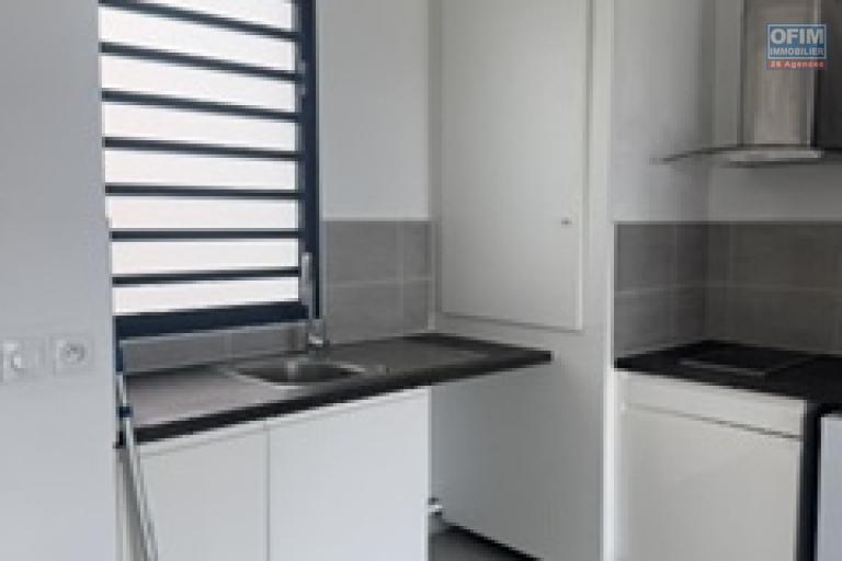 A louer bel appartement récent de type F2 sur la résidence Castel Roc Bois de Nèfles à Sainte Clotilde.