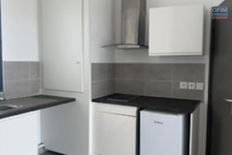 A louer bel appartement récent de type F2 sur la résidence Castel Roc Bois de Nèfles à Sainte Clotilde.