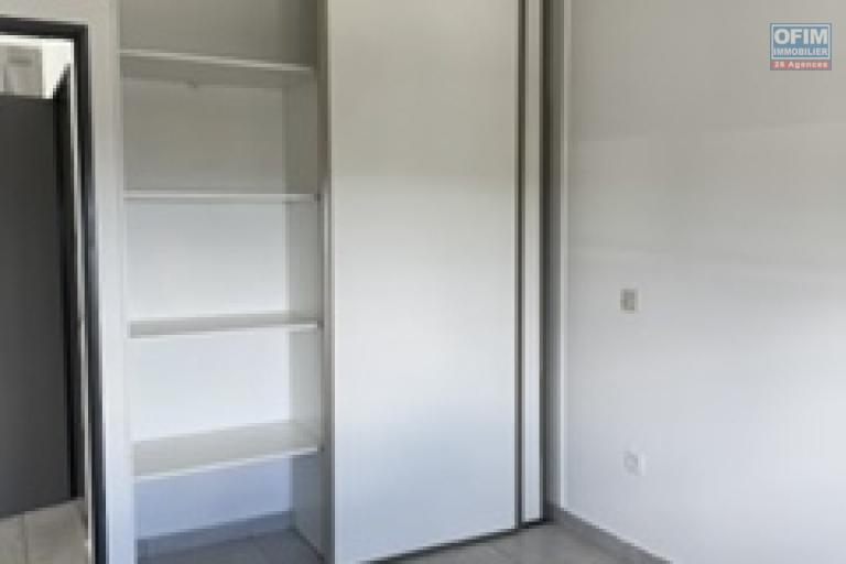 A louer bel appartement récent de type F2 sur la résidence Castel Roc Bois de Nèfles à Sainte Clotilde.