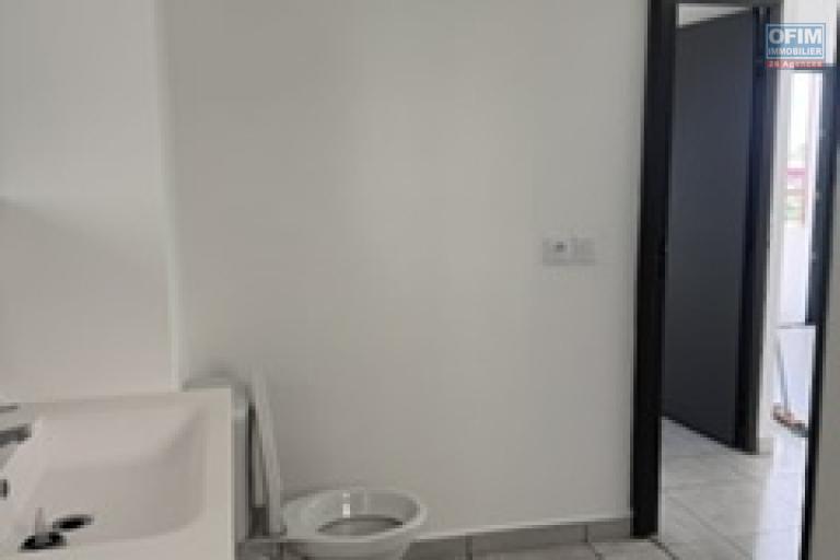 A louer bel appartement récent de type F2 sur la résidence Castel Roc Bois de Nèfles à Sainte Clotilde.