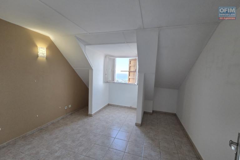 &Agrave; louer &ndash; Appartement duplex F4/5 a Mongaillard