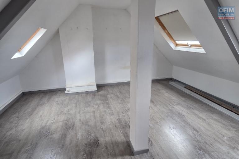 &Agrave; louer &ndash; Appartement duplex F4/5 a Mongaillard