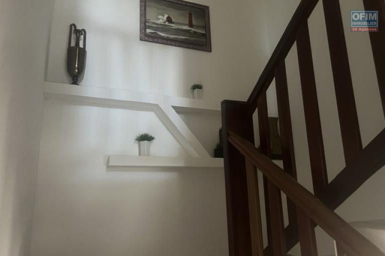 A louer villa F4 mitoyenne sur ETANG SALE LES BAINS.