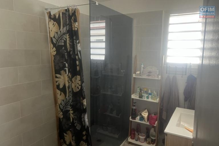 A louer villa F4 mitoyenne sur ETANG SALE LES BAINS.