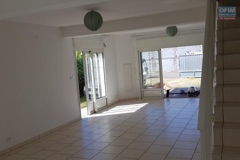 A louer villa F4 mitoyenne dans impasse proche route des Tamarins