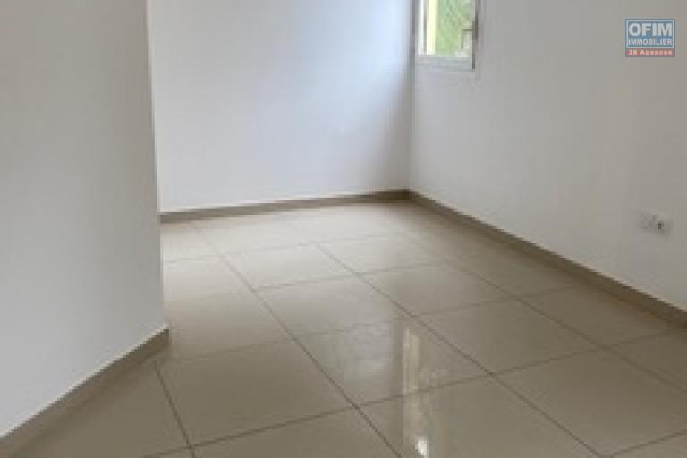 A louer ce beau F3 d'une surface de 62.96m2 sur la r&eacute;sidence PALMEA &agrave; Sainte Clotilde.