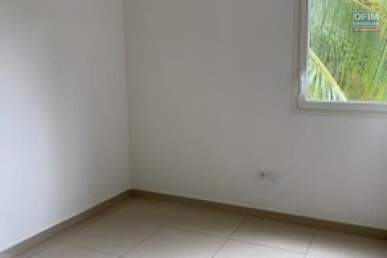 A louer ce beau F3 d'une surface de 62.96m2 sur la r&eacute;sidence PALMEA &agrave; Sainte Clotilde.