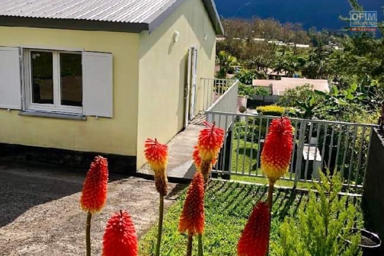a louer 1 maison avec 2 chambres, jardin, endroit calme, jolie vue montagne