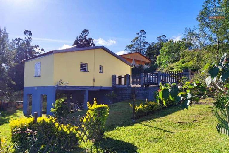 a louer 1 maison avec 2 chambres, jardin, endroit calme, jolie vue montagne