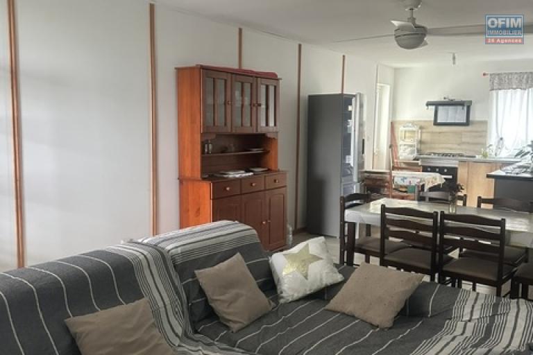 Charmant meubl&eacute; de 2 chambres