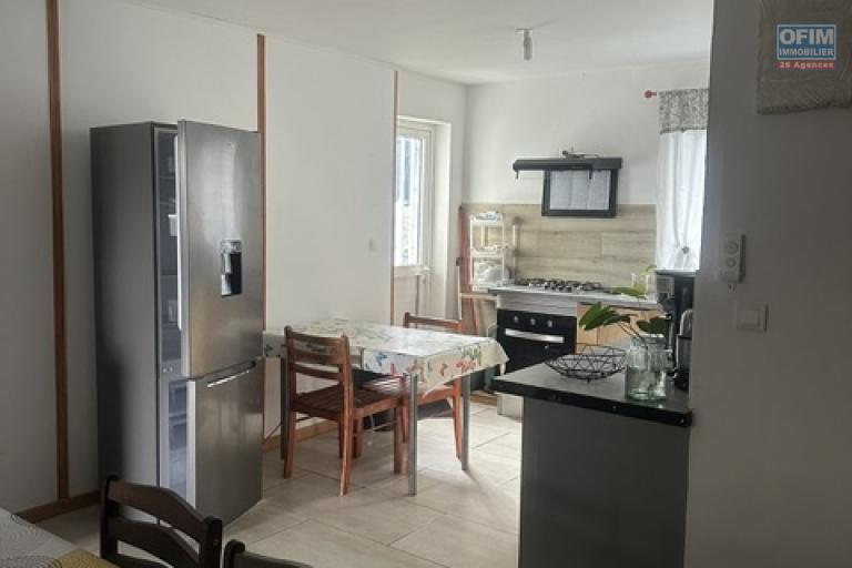 Charmant meubl&eacute; de 2 chambres
