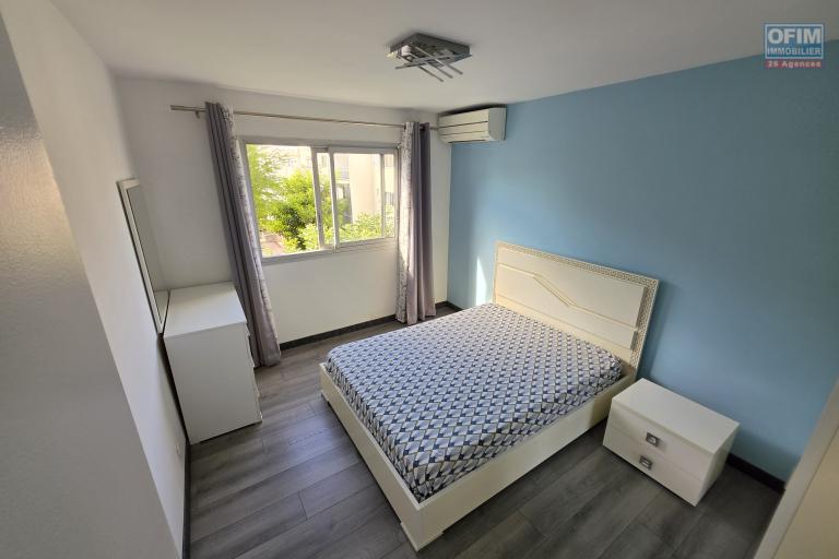 Superbe appartement T5 duplex de 124m2 entièrement refait à neuf et vendu meublé à Sainte Clotilde
